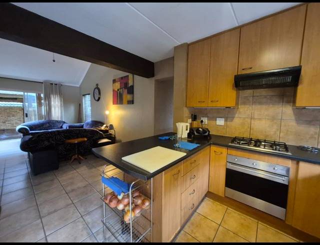 3 BEDROOM TOWNHOUSE FOR SALE IN RADIOKOP